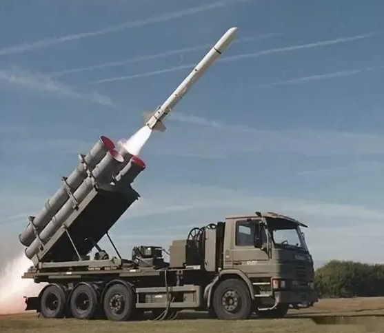 美国再向乌克兰提供的新一轮军事援助（新武器海马斯高机动火箭炮系统射程达70-80公里的）